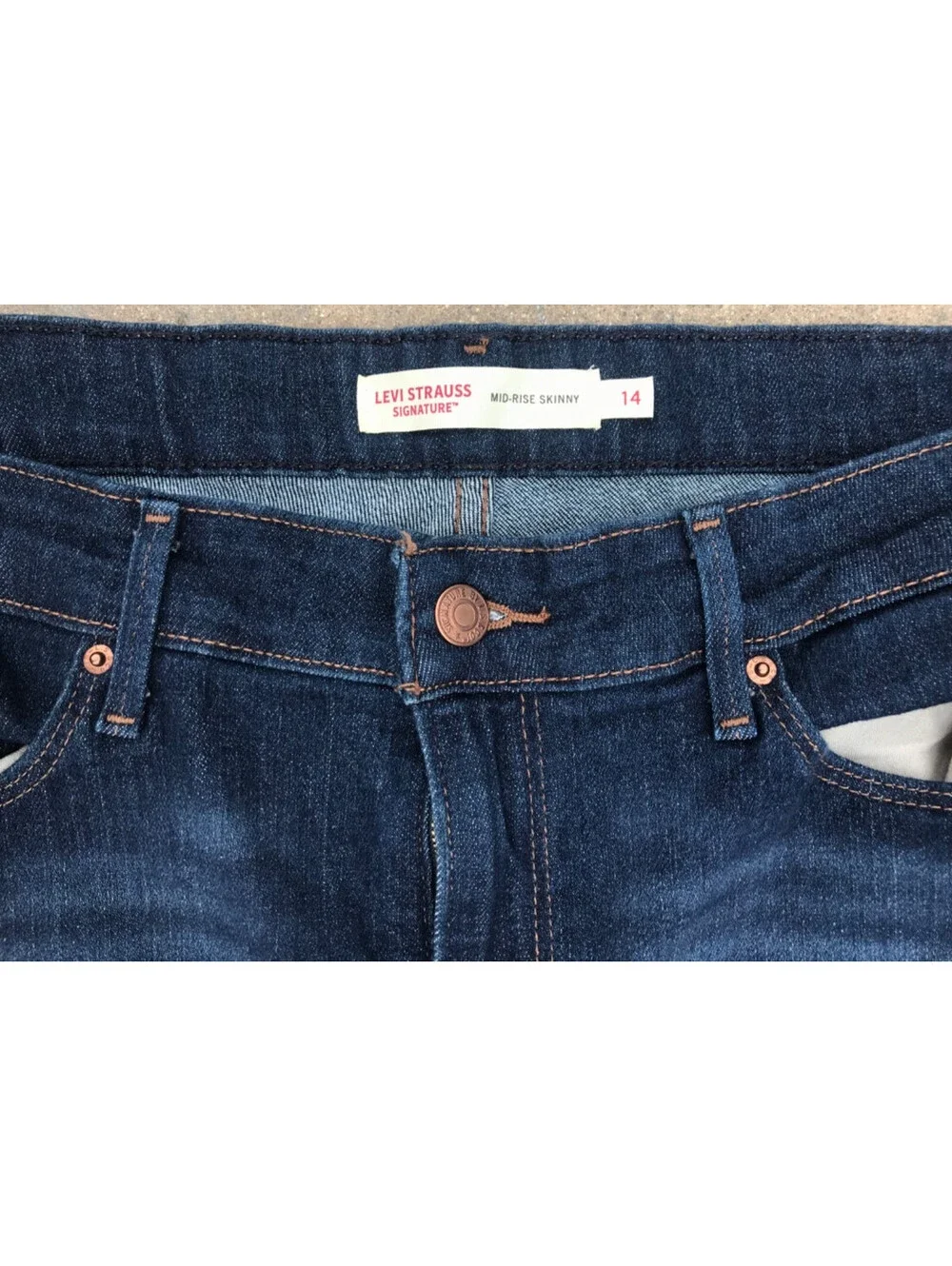 Levi Strauss Signature Women's Mid Rise Skinny Blue Jeans Fade 14M W32 x L30